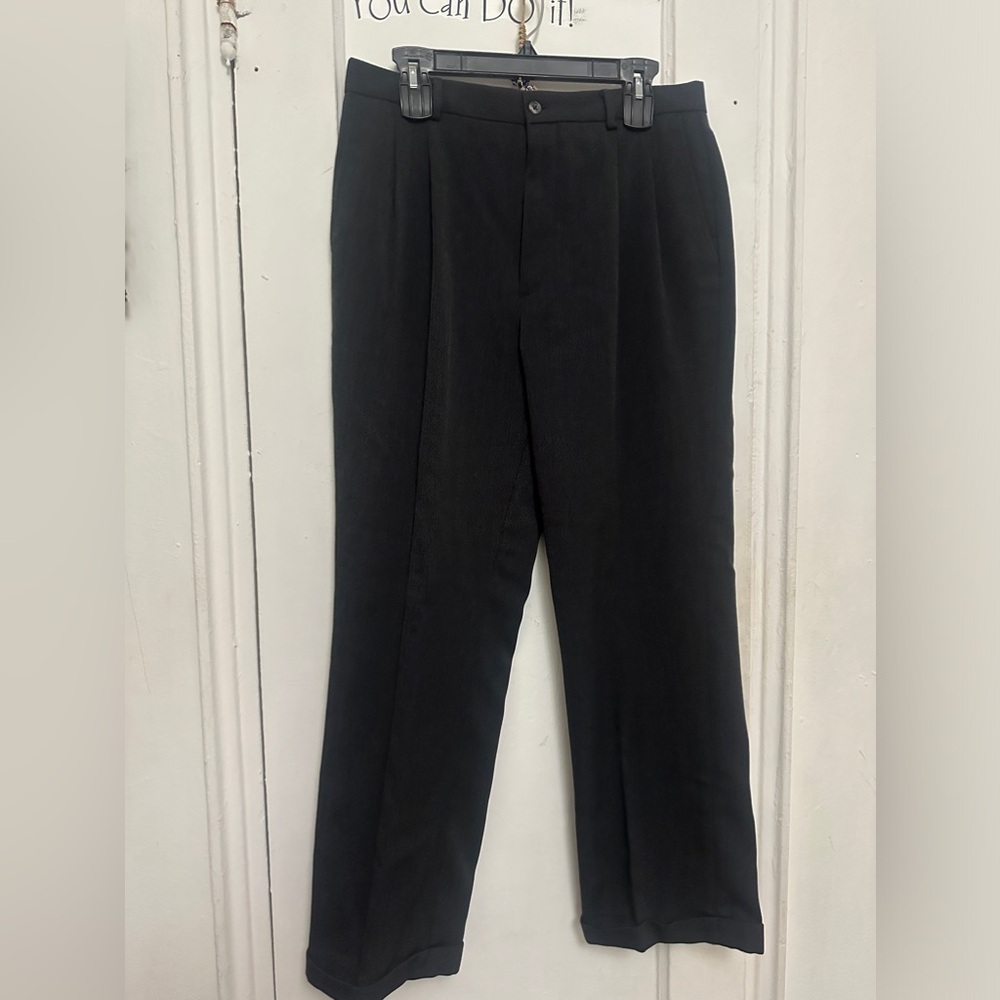 CLAIBORNE MEN'S PLEATED DARK GRAY DRESS PANTS SIZE 33/30
POLY/65% RAYON/35%